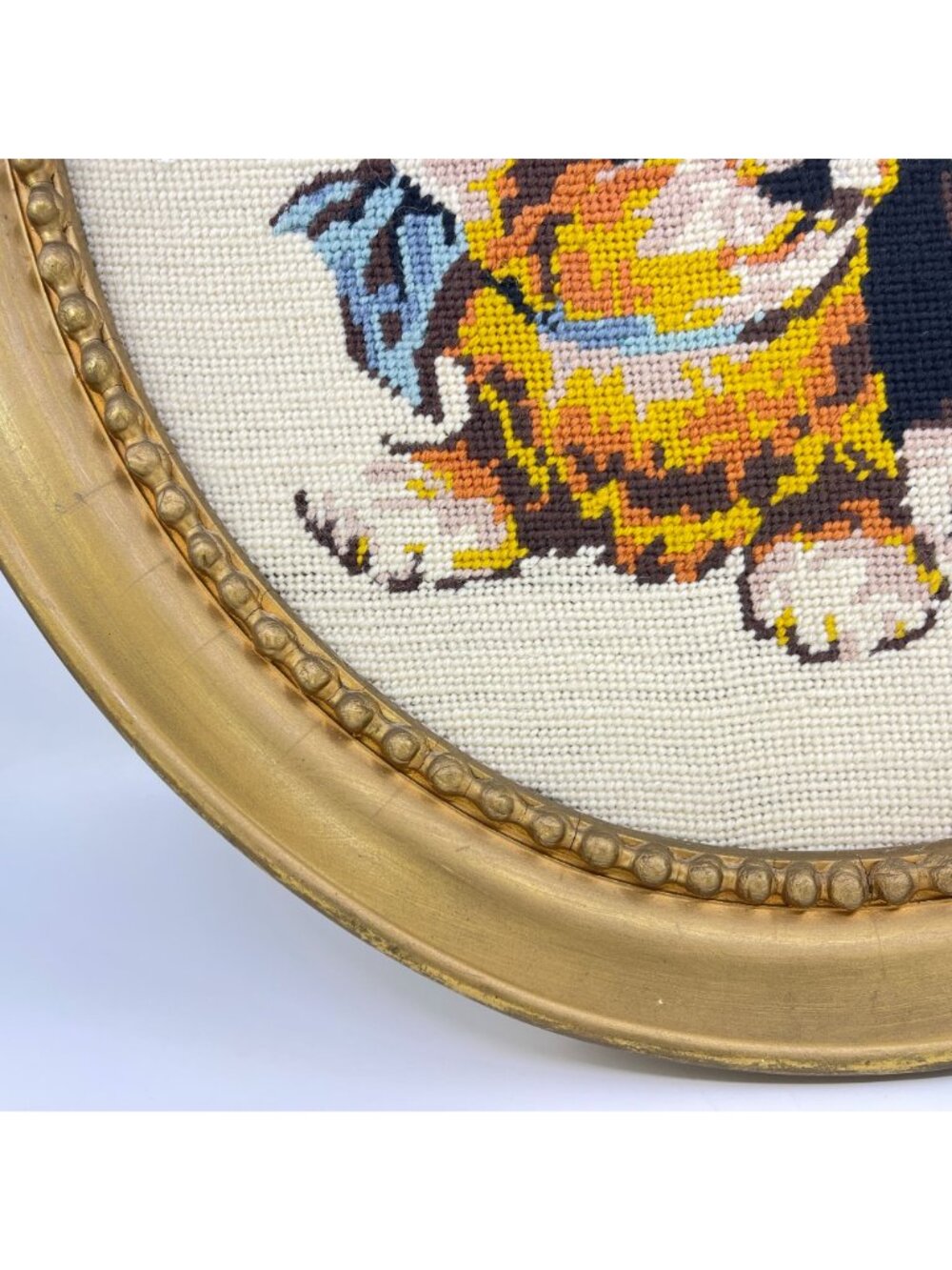 vintage hand-stitched needlepoint kitten artwork in gold oval frame - Picture 7 of 12